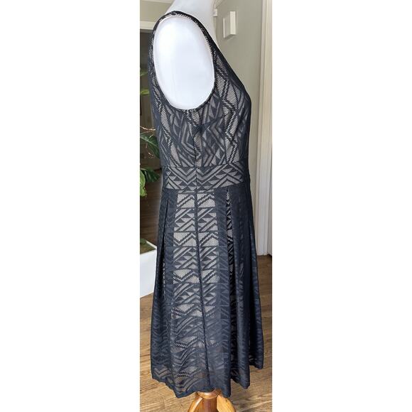 Maggy London Black Lace Fit & Flare Midi Dress Geometric Sleeveless Size 10 - Picture 4 of 6